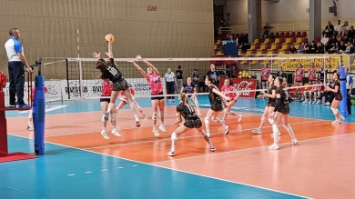 Djevojke na derbiju kod Dinama, dečki dočekuju Mursu