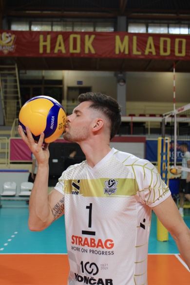 Mladostašice protiv Don Bosca, Mladostaši sa Željezničarom u Kupu